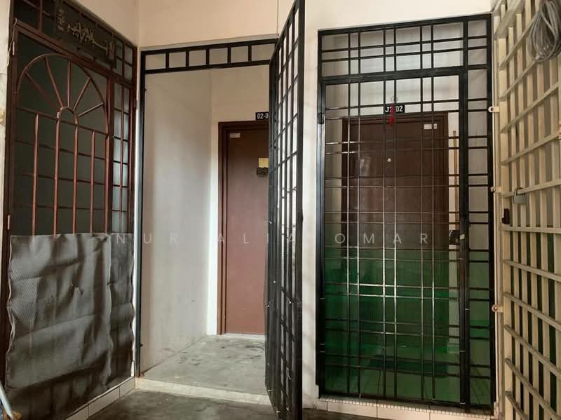 Pangsapuri untuk Dijual di Jasmin Apartment - Nur Alia Omar - Entrance - PropertyGuru.com.my
