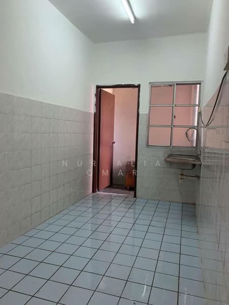 Pangsapuri untuk Dijual di Jasmin Apartment - Nur Alia Omar - Kitchen - PropertyGuru.com.my