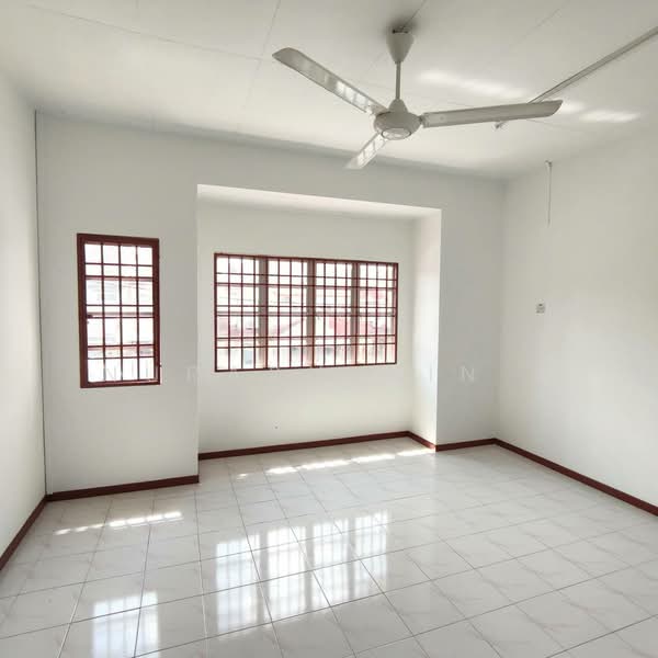 Rumah Teres 2 Tingkat untuk Dijual di Taman Kajang Perdana (Kajang) - Nurashekin . - Living Room - PropertyGuru.com.my