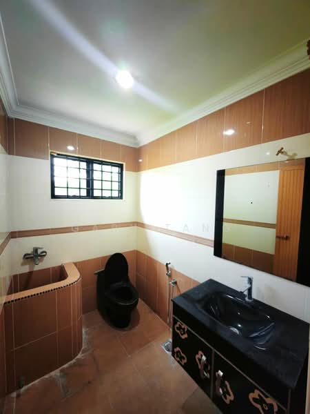 Shop for Sale in Bandar Ipoh Raya (Ipoh) - Gary Tang - Bathroom - PropertyGuru.com.my