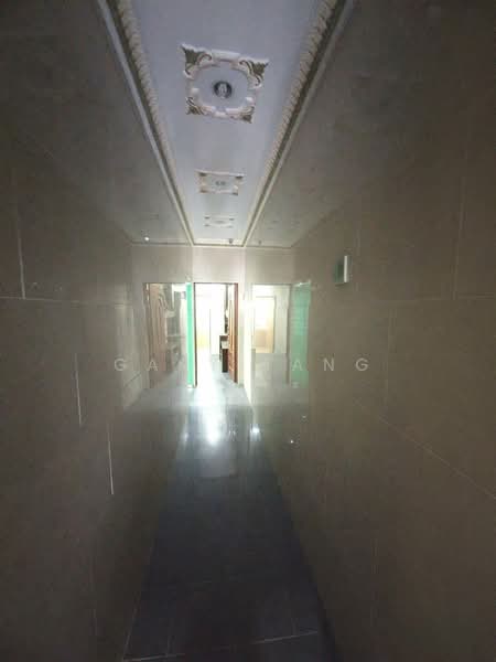 Shop for Sale in Bandar Ipoh Raya (Ipoh) - Gary Tang - Corridor - PropertyGuru.com.my
