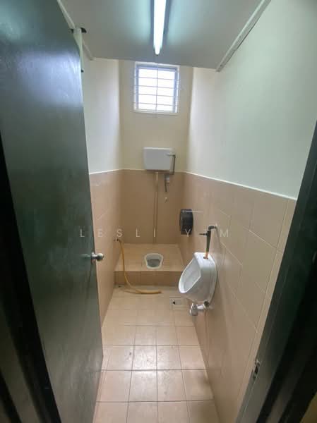 Shop / Office for Rent in Jalan Klang Lama (Old Klang Road) (Kuala Lumpur) - Lesli Yim - Bathroom - PropertyGuru.com.my