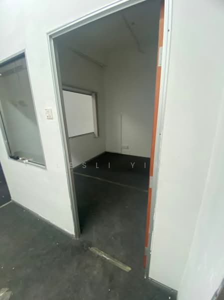 Shop / Office for Rent in Jalan Klang Lama (Old Klang Road) (Kuala Lumpur) - Lesli Yim - Interior - PropertyGuru.com.my