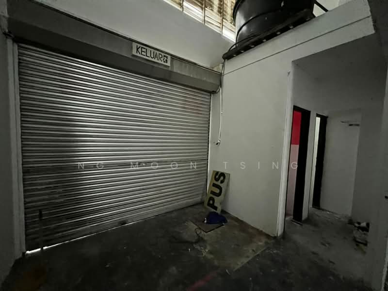 Shop for Rent in Taman Koperasi Polis (Batu Caves) - Ng Moon Tsing - Entrance - PropertyGuru.com.my