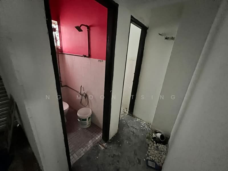 Shop for Rent in Taman Koperasi Polis (Batu Caves) - Ng Moon Tsing - Bathroom - PropertyGuru.com.my