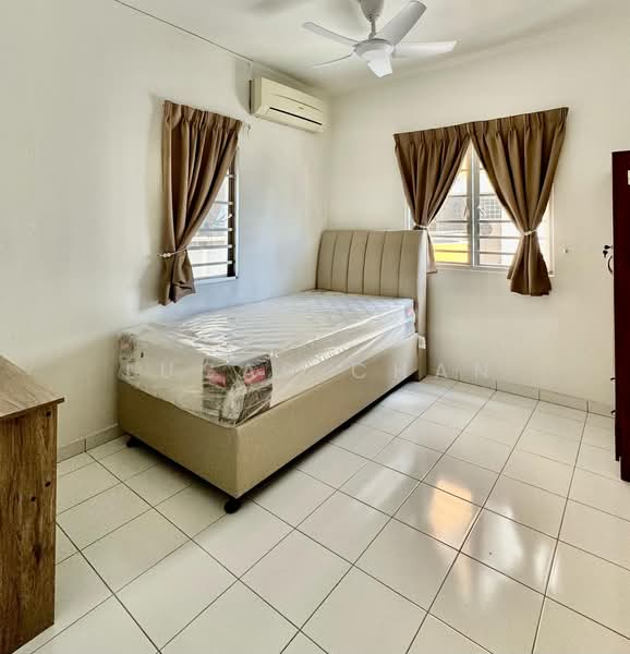 Kondominium untuk Disewa di Endah Regal Condominium - Lucas Chan - Bedroom - PropertyGuru.com.my