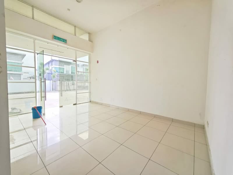 Factory for Rent in Taman Perindustrian Cemerlang (Ulu Tiram) - Aamani Lee - Entrance - PropertyGuru.com.my
