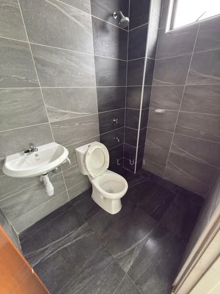 Rumah Teres 2 Tingkat untuk Dijual di Taman Bestari Indah (Ulu Tiram) - Lui Lui - Bathroom - PropertyGuru.com.my
