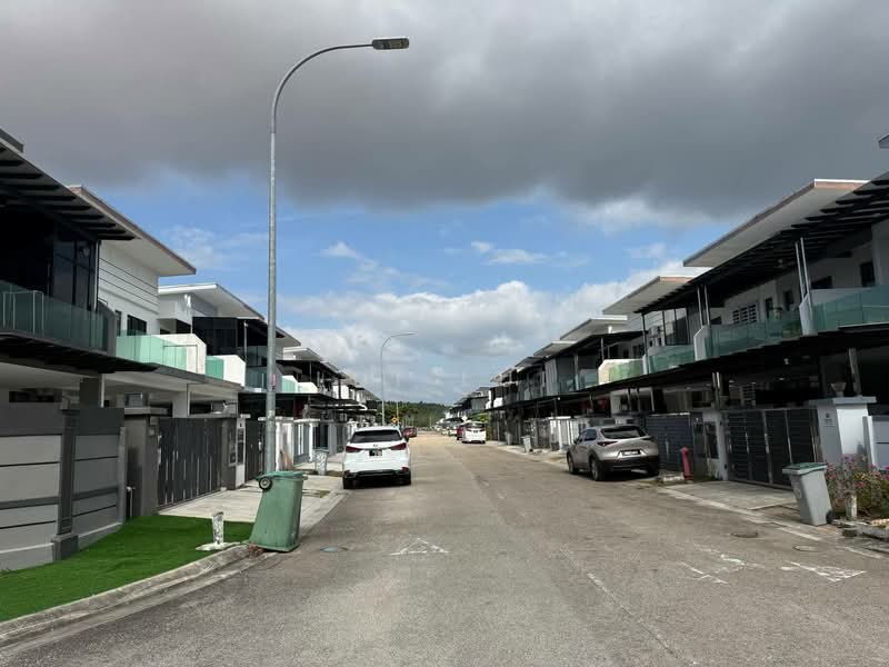Rumah Teres 2 Tingkat untuk Dijual di Taman Bestari Indah (Ulu Tiram) - Lui Lui - Exterior - PropertyGuru.com.my