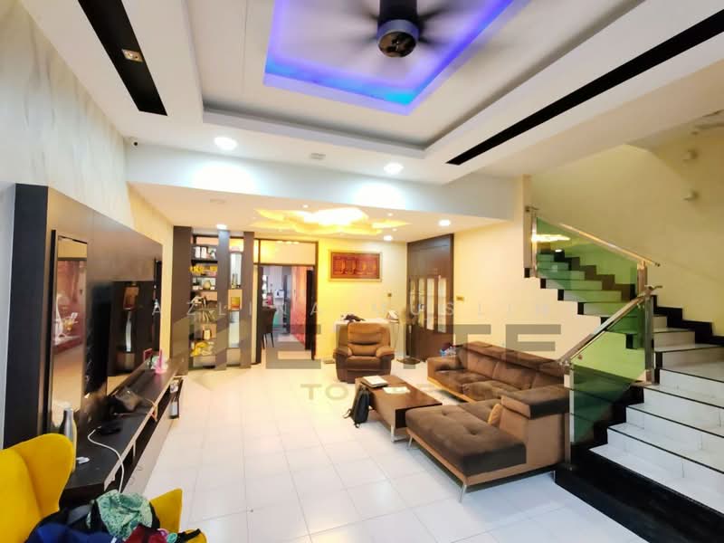 Rumah Teres 2 Tingkat untuk Dijual di Taman Lagenda Putra (Kulai) - Azlina Muslim - Living Room - PropertyGuru.com.my