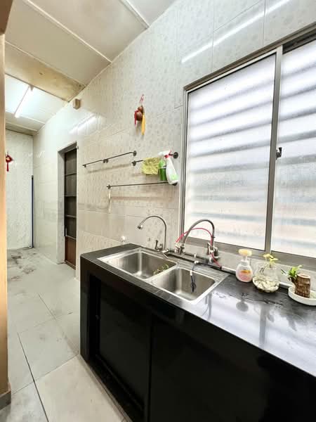 Rumah Teres 1 Tingkat untuk Dijual di Taman Chemor Idaman (Chemor) - Vivian Foong - Kitchen - PropertyGuru.com.my