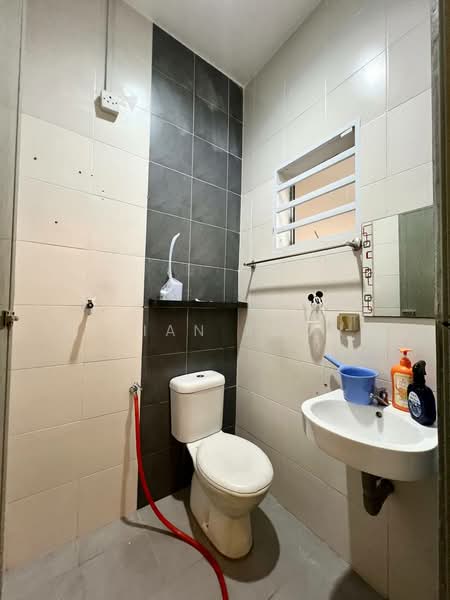 Rumah Teres 1 Tingkat untuk Dijual di Taman Chemor Idaman (Chemor) - Vivian Foong - Bathroom - PropertyGuru.com.my