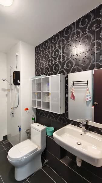 Servis Apartment untuk Disewa di Wave @ Marina Cove - Dexter Lim - Bathroom - PropertyGuru.com.my