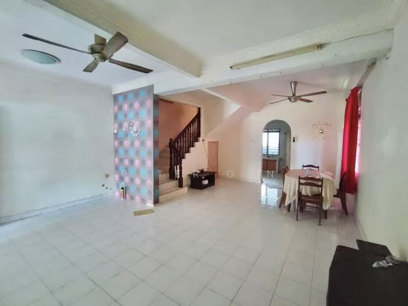 2-storey Terraced House for Sale in Ipoh (Perak) - Peter Gan - Living Room - PropertyGuru.com.my