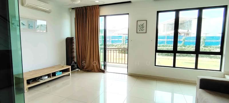 Rumah Teres 2 Tingkat untuk Disewa di Leisure Farm (Gelang Patah) - Jason Chua - Living Room - PropertyGuru.com.my