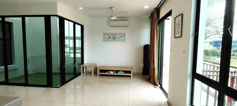 Rumah Teres 2 Tingkat untuk Disewa di Leisure Farm (Gelang Patah) - Jason Chua - Living Room - PropertyGuru.com.my