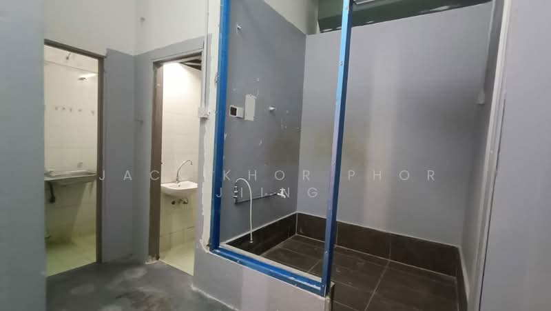 Shop / Office for Rent in Kapar (Selangor) - Jack Khor Phor Jiing - Bathroom - PropertyGuru.com.my