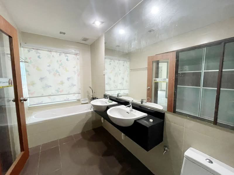 Condominium for Sale at Hillcrest Residences - Allen Yeoh - Bathroom - PropertyGuru.com.my