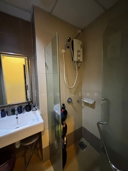 Service Residence for Rent at Centrestage Designer Suite - Alvin Seah - Bathroom - PropertyGuru.com.my