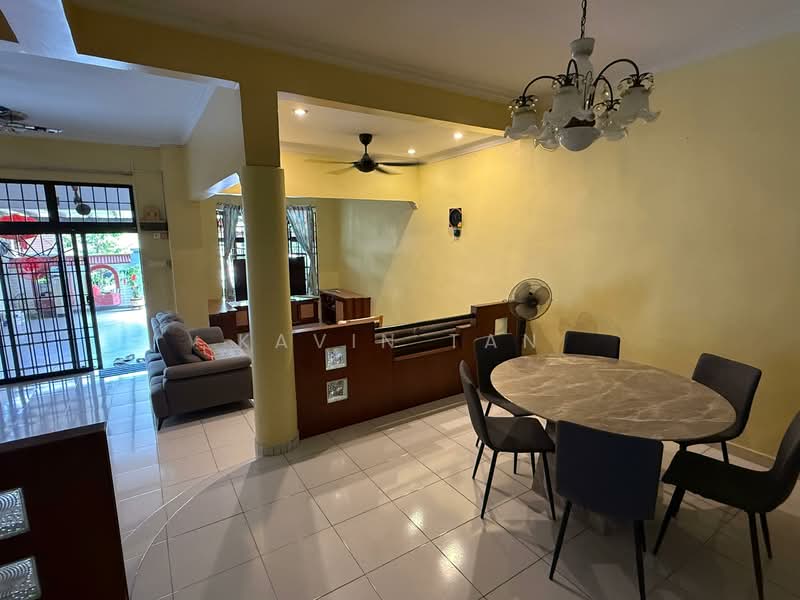 2-storey Terraced House for Sale in Taman Johor Jaya (Johor Bahru) - Kavin Tan - Living Room - PropertyGuru.com.my