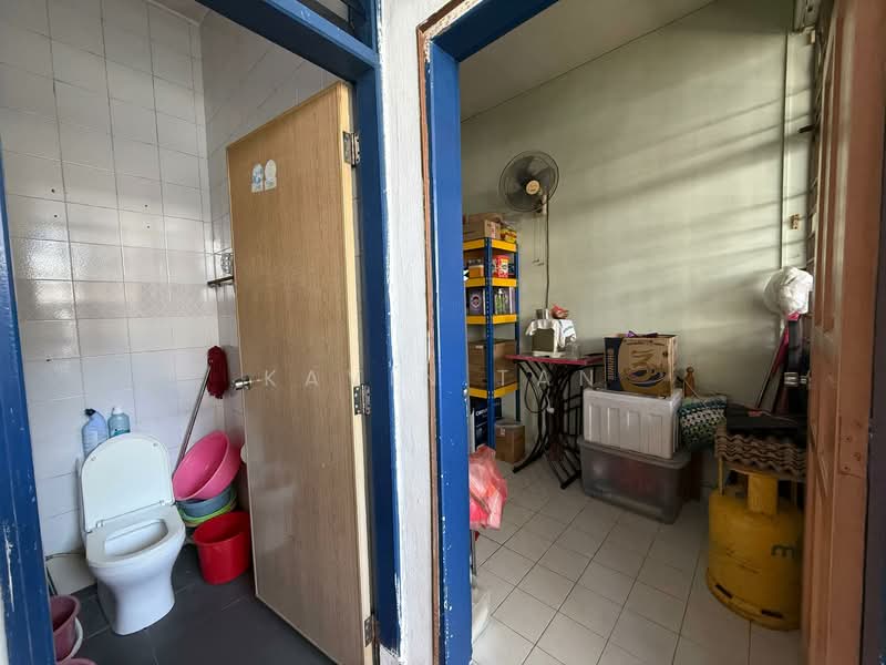 2-storey Terraced House for Sale in Taman Johor Jaya (Johor Bahru) - Kavin Tan - Bathroom - PropertyGuru.com.my