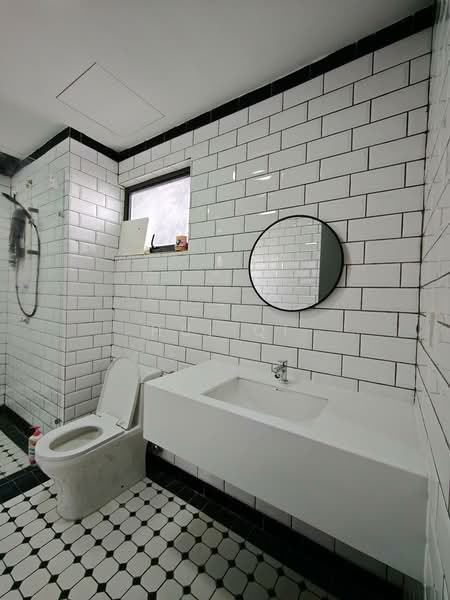 Servis Apartment untuk Disewa di E'Island Lake Haven - Hui Qi - Bathroom - PropertyGuru.com.my