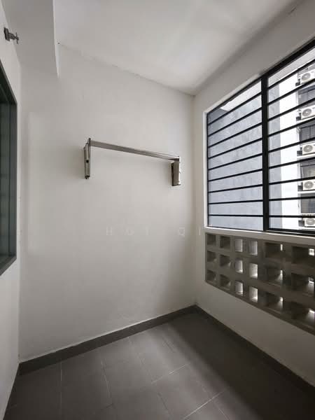 Servis Apartment untuk Disewa di E'Island Lake Haven - Hui Qi - Balcony - PropertyGuru.com.my