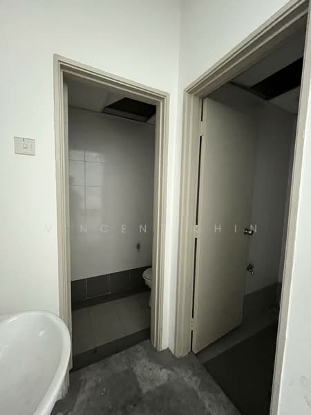 Kedai / Pejabat untuk Disewa di Kampung Sungai Kayu Ara (Petaling Jaya) - Vincent Chin - Bathroom - PropertyGuru.com.my