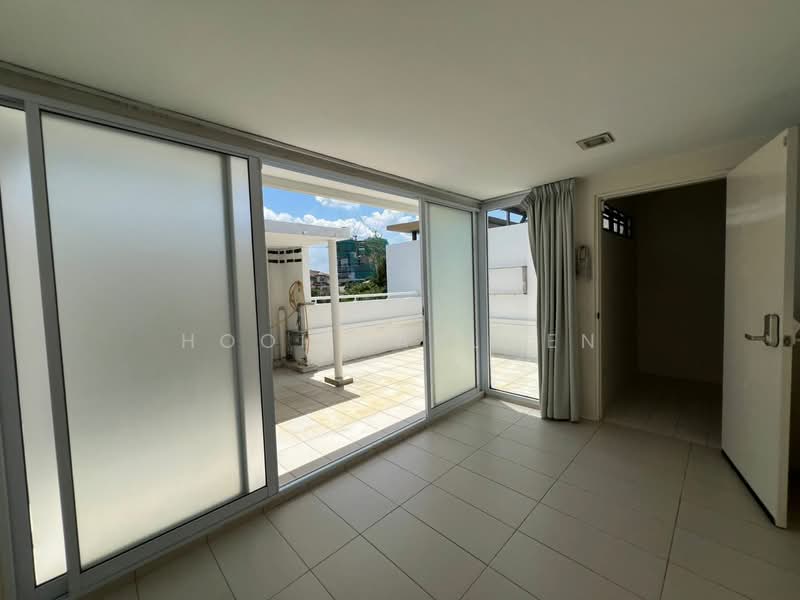 Townhouse for Sale in Kampung Sungai Kayu Ara (Petaling Jaya) - Hooi Karlmen - Balcony - PropertyGuru.com.my