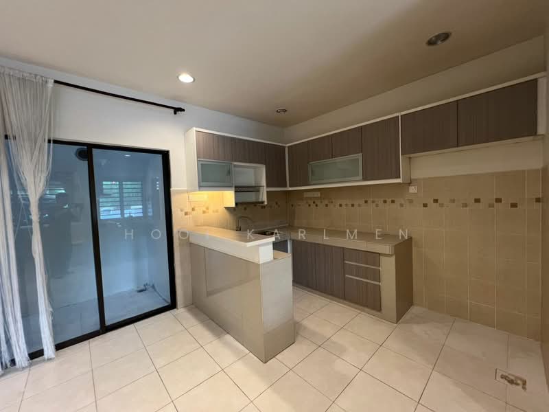 Townhouse for Sale in Kampung Sungai Kayu Ara (Petaling Jaya) - Hooi Karlmen - Kitchen - PropertyGuru.com.my