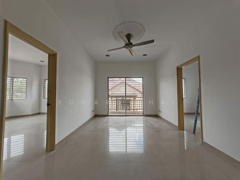 Semi-Detached House for Sale in Seri Aman Heights (Sungai Buloh) - Edward Chai - Living Room - PropertyGuru.com.my