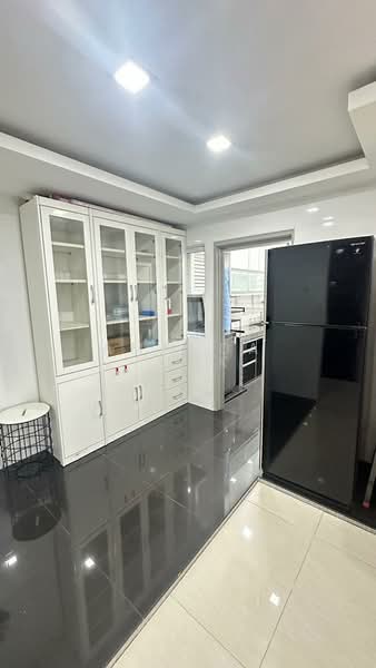 Servis Apartment untuk Disewa di Koi Kinrara - Amanda Lock - Kitchen - PropertyGuru.com.my