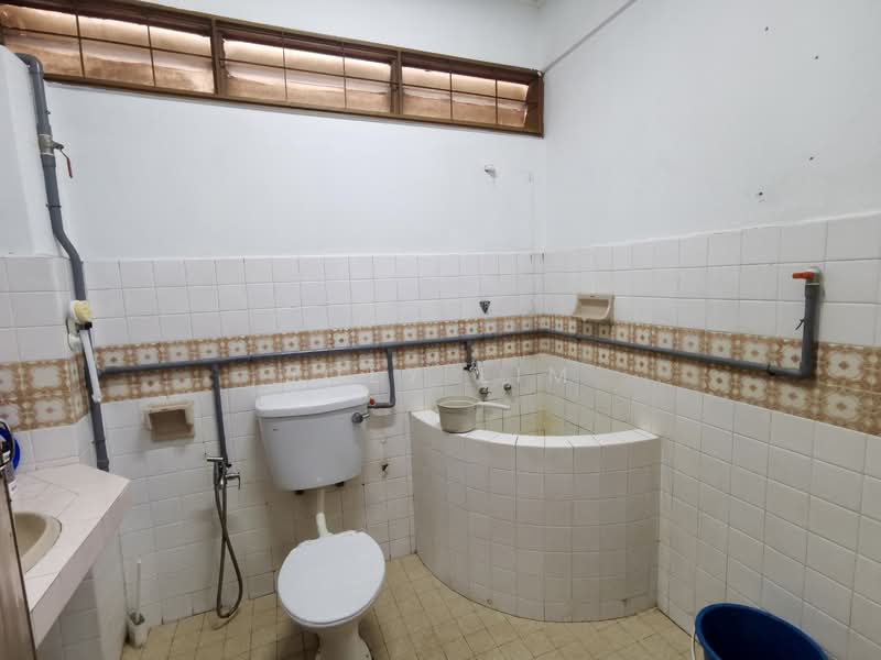Rumah Berkembar untuk Dijual di Taman Desa (Kuala Lumpur) - Joey Lim - Bathroom - PropertyGuru.com.my