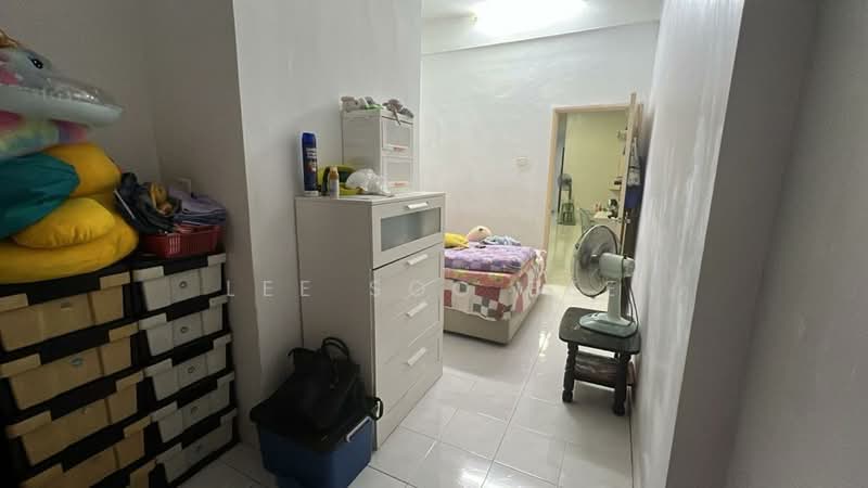 Rumah Berkembar untuk Dijual di Taman Desa Karunmas (Balakong) - Lee Soo Bee - Bedroom - PropertyGuru.com.my