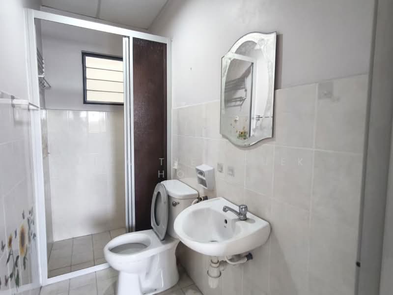 Apartment for Sale at Baiduri Court Apartment - Liza Tieo Quek Hoon - Bathroom - PropertyGuru.com.my