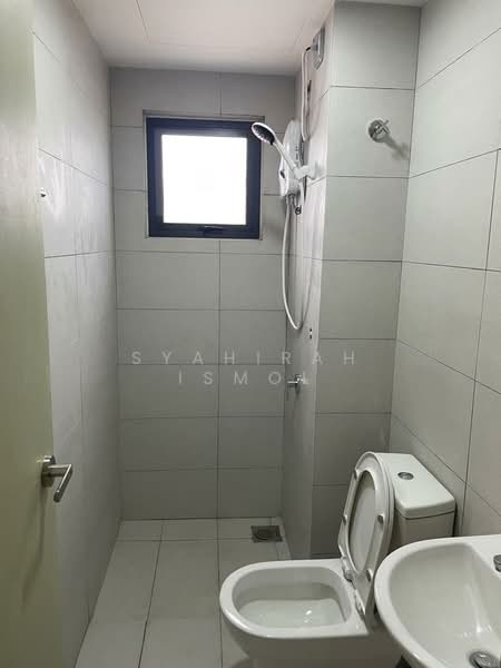 Servis Apartment untuk Disewa di Seiring Residensi - Syahirah Ismol - Bathroom - PropertyGuru.com.my
