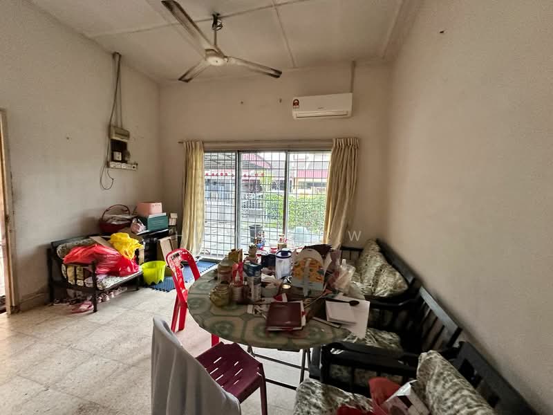 Rumah Berkembar untuk Dijual di Taman Mgbm (Bachang) - How Liew - Living Room - PropertyGuru.com.my