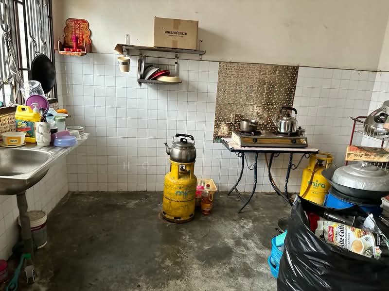 Rumah Berkembar untuk Dijual di Taman Mgbm (Bachang) - How Liew - Kitchen - PropertyGuru.com.my