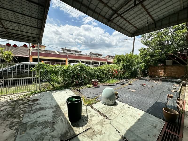 Rumah Berkembar untuk Dijual di Taman Mgbm (Bachang) - How Liew - Exterior - PropertyGuru.com.my