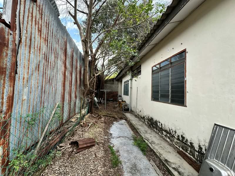 Rumah Berkembar untuk Dijual di Taman Mgbm (Bachang) - How Liew - Exterior - PropertyGuru.com.my