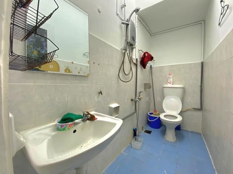 Rumah Teres 2 Tingkat untuk Disewa di Taman Koperasi Cuepacs (Cheras) - Zulhilmi Zakaria - Bathroom - PropertyGuru.com.my