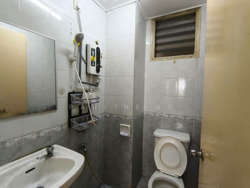 Pangsapuri untuk Dijual di Fair View Apartment - Pauline Ng - Bathroom - PropertyGuru.com.my