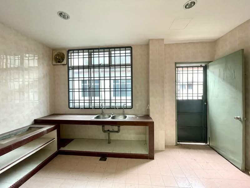 Rumah Teres 2 Tingkat untuk Dijual di Taman Bukit Setongkol Jaya (Kuantan) - Alan Tan - Kitchen - PropertyGuru.com.my
