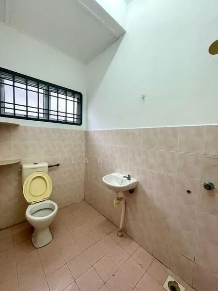Rumah Teres 2 Tingkat untuk Dijual di Taman Bukit Setongkol Jaya (Kuantan) - Alan Tan - Bathroom - PropertyGuru.com.my