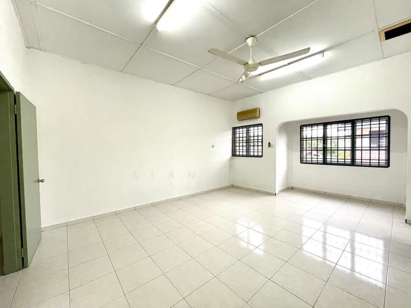 Rumah Teres 2 Tingkat untuk Dijual di Taman Bukit Setongkol Jaya (Kuantan) - Alan Tan - Master Bedroom - PropertyGuru.com.my