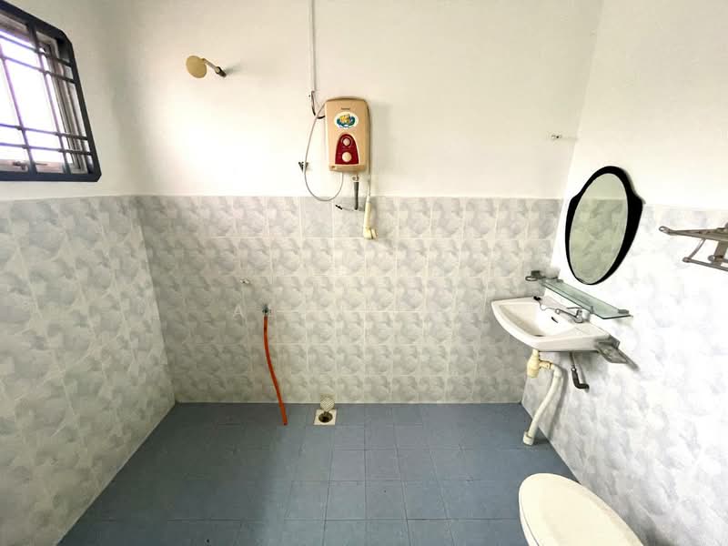 Rumah Teres 2 Tingkat untuk Dijual di Taman Bukit Setongkol Jaya (Kuantan) - Alan Tan - Bathroom - PropertyGuru.com.my