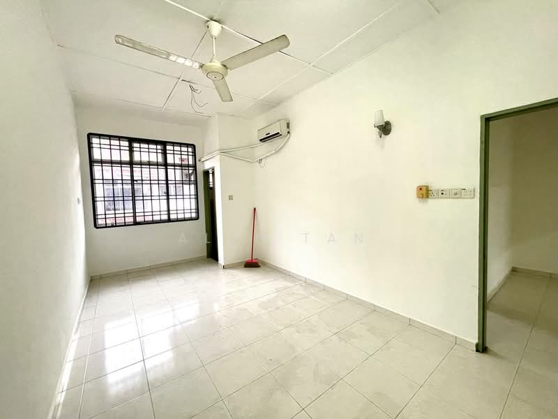 Rumah Teres 2 Tingkat untuk Dijual di Taman Bukit Setongkol Jaya (Kuantan) - Alan Tan - Bedroom - PropertyGuru.com.my