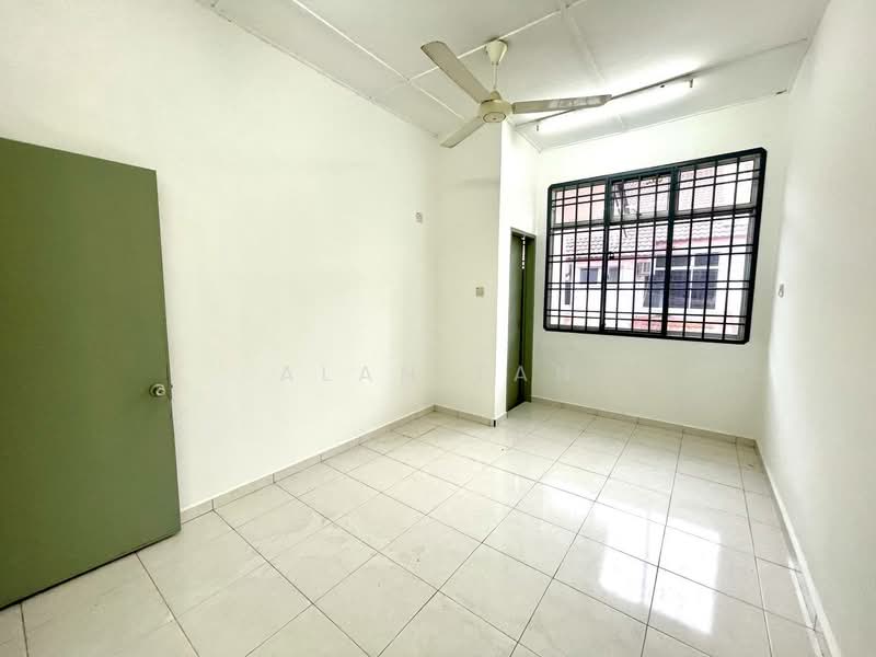 Rumah Teres 2 Tingkat untuk Dijual di Taman Bukit Setongkol Jaya (Kuantan) - Alan Tan - Bedroom - PropertyGuru.com.my