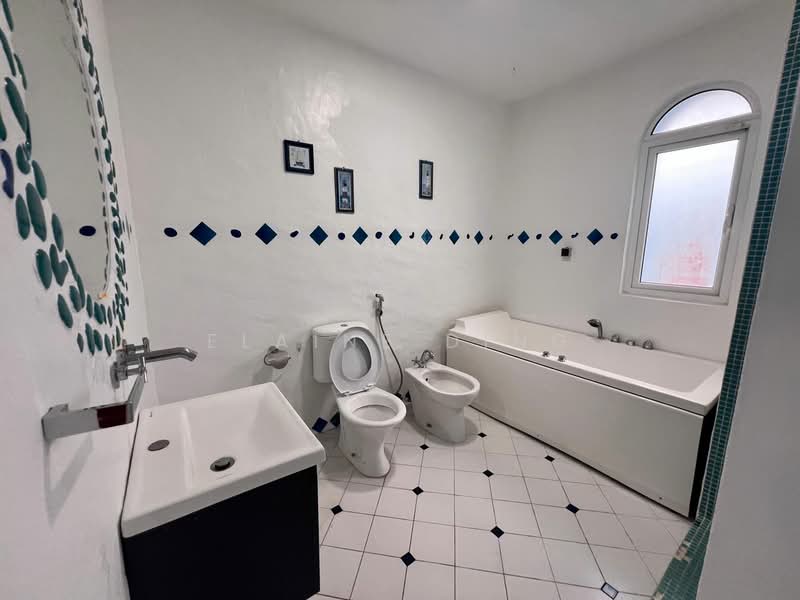 Bungalow for Rent in Country Heights (Kajang) - Elaine Ding - Bathroom - PropertyGuru.com.my