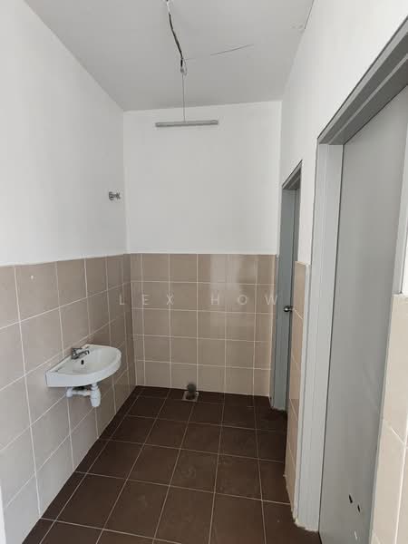 Shop / Office for Rent in Batang Kali (Rawang) - Lex How - Bathroom - PropertyGuru.com.my